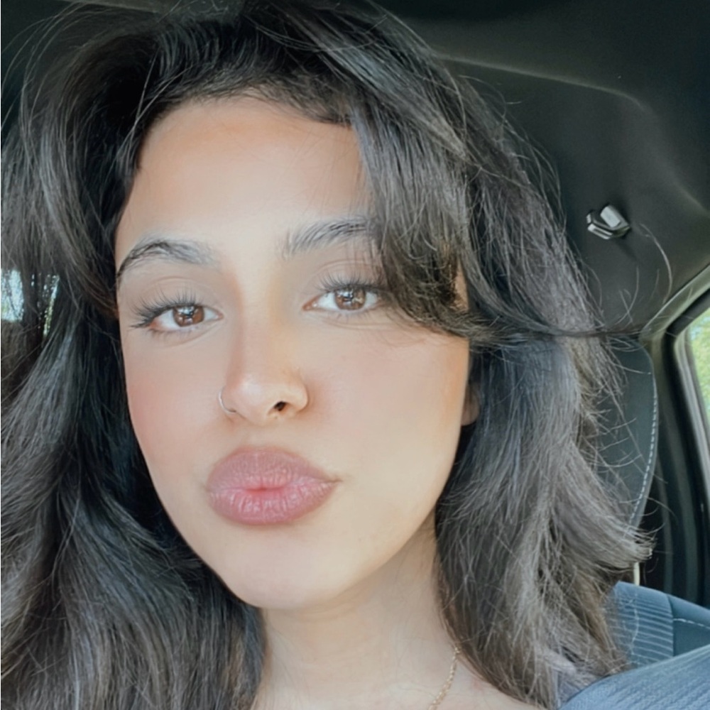 Meet your Posher, Estefany